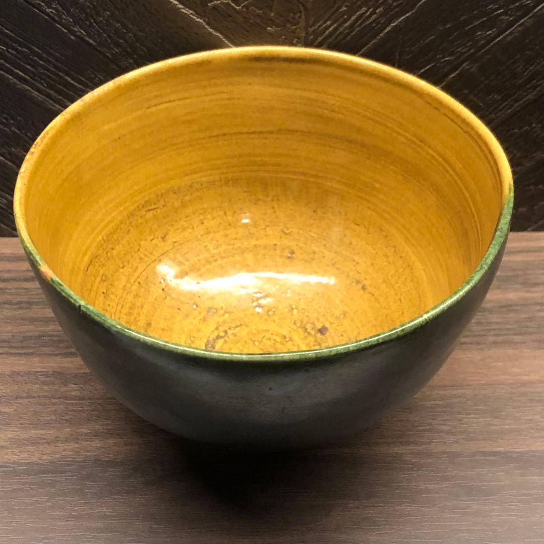美しい古美術◾️蔵からかなり古そうな深い色合いの美しい抹茶茶碗が出て来ました。