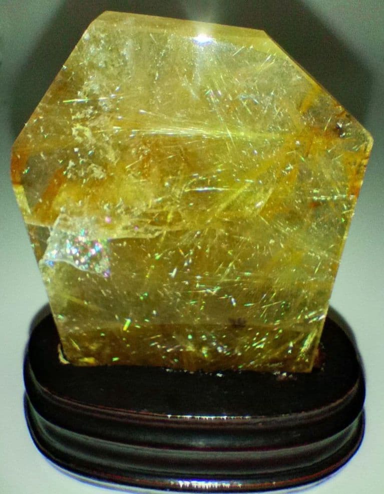 レア ゴールド タイチン ルチル 原石 クラスター 台座付き 高さ7.1cm