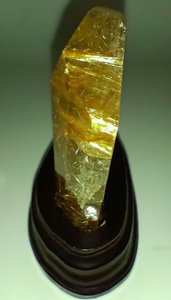 レア ゴールド タイチン ルチル 原石 クラスター 台座付き 高さ7.1cm