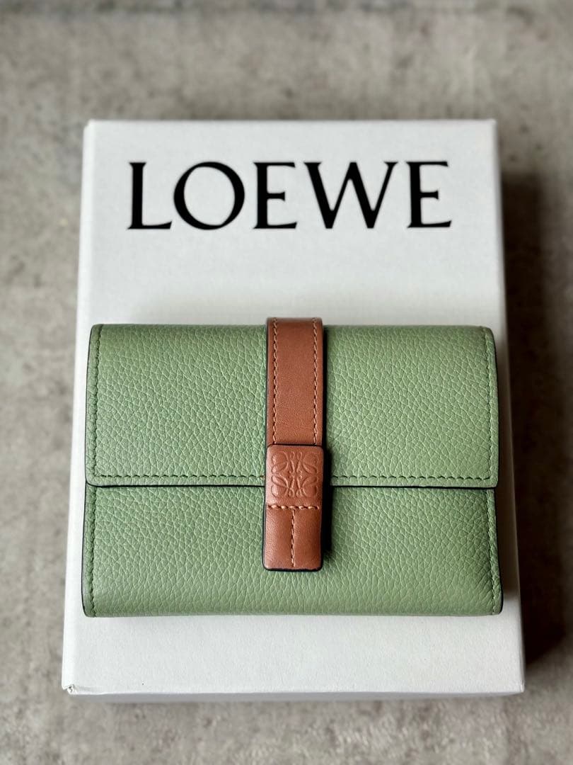 LOEWE グリーンレザー 三つ折り財布