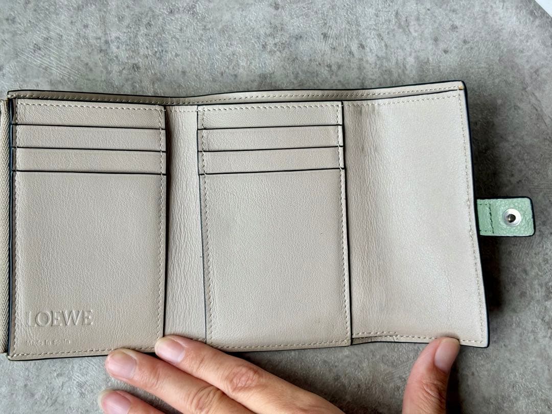 LOEWE グリーンレザー 三つ折り財布