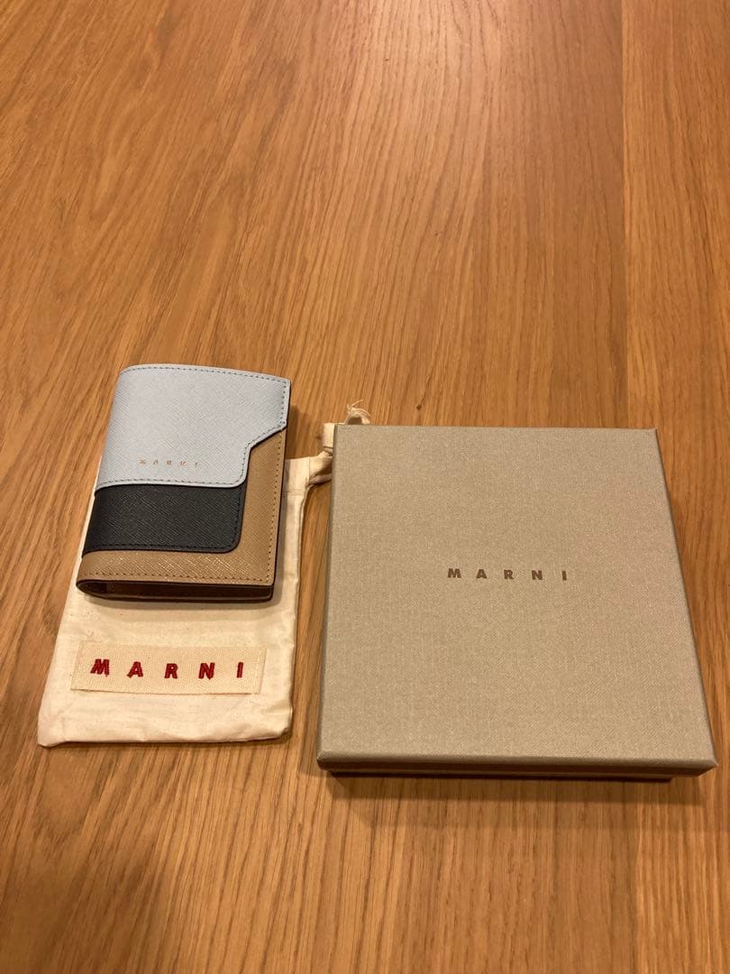 【極美品】MARNI 二つ折り財布 ライトブルー/ネイビー/ベージュ