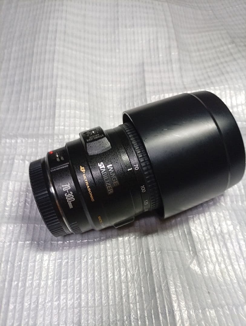 CANON EF70-300m 1:4-5.6 IS USM ズームレンズ