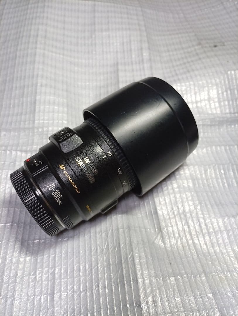 CANON EF70-300m 1:4-5.6 IS USM ズームレンズ