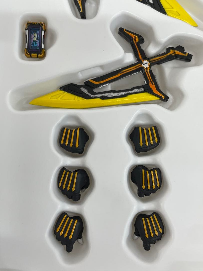 kntoy61-0431 S.H.Figuarts 仮面ライダーネクストカイザ