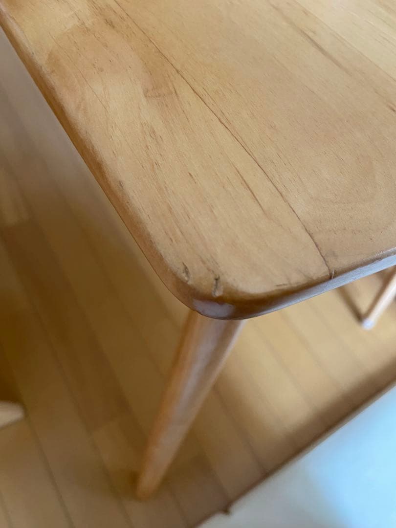 ニトリ　アルナス　ダイニングテーブル