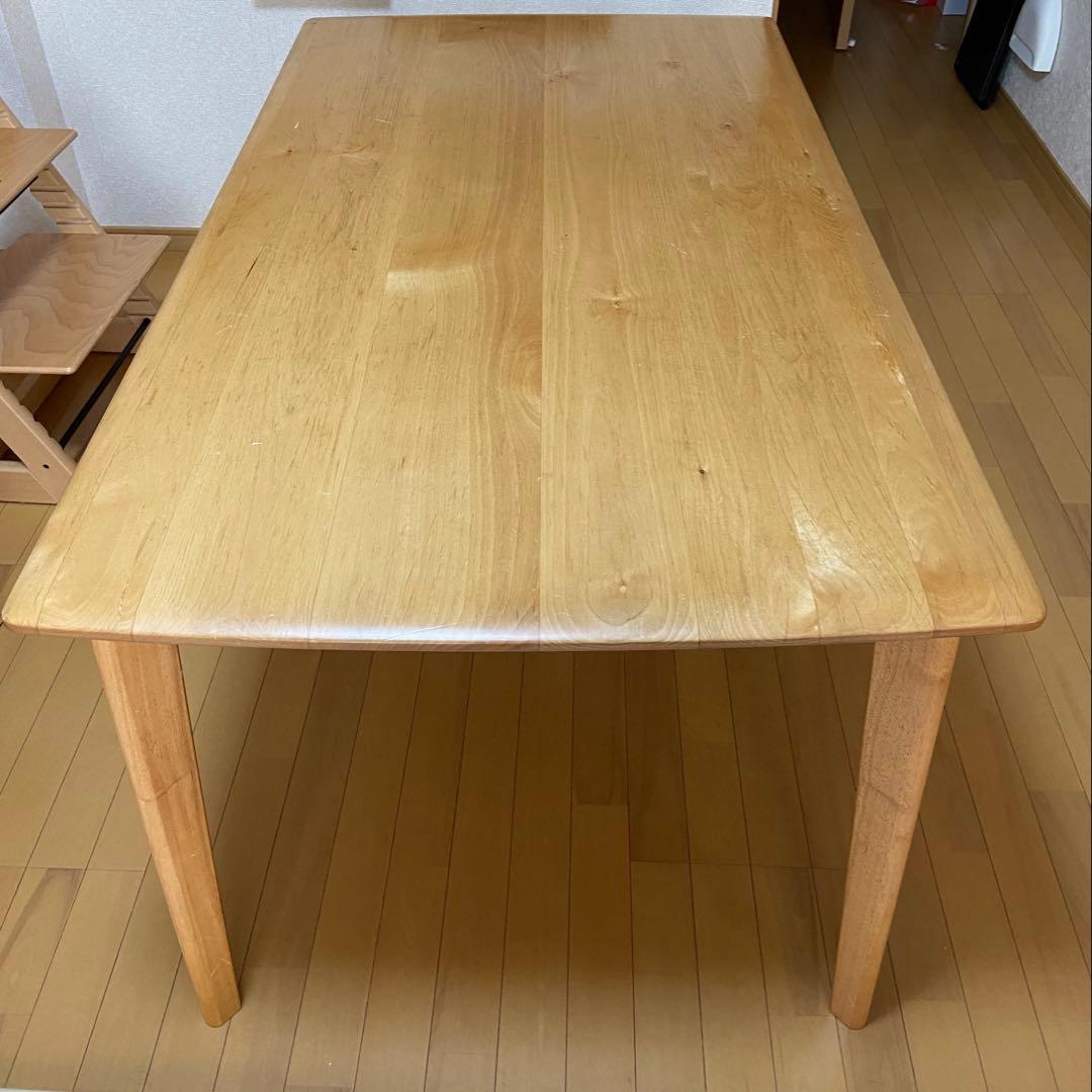 ニトリ　アルナス　ダイニングテーブル