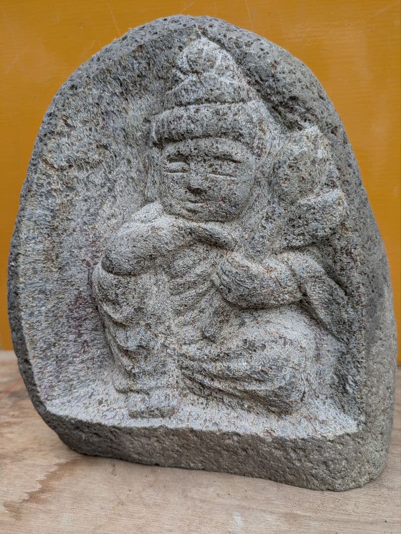 石仏、聖観音菩薩、河原の石、日本人による彫刻、倉田辰彦作