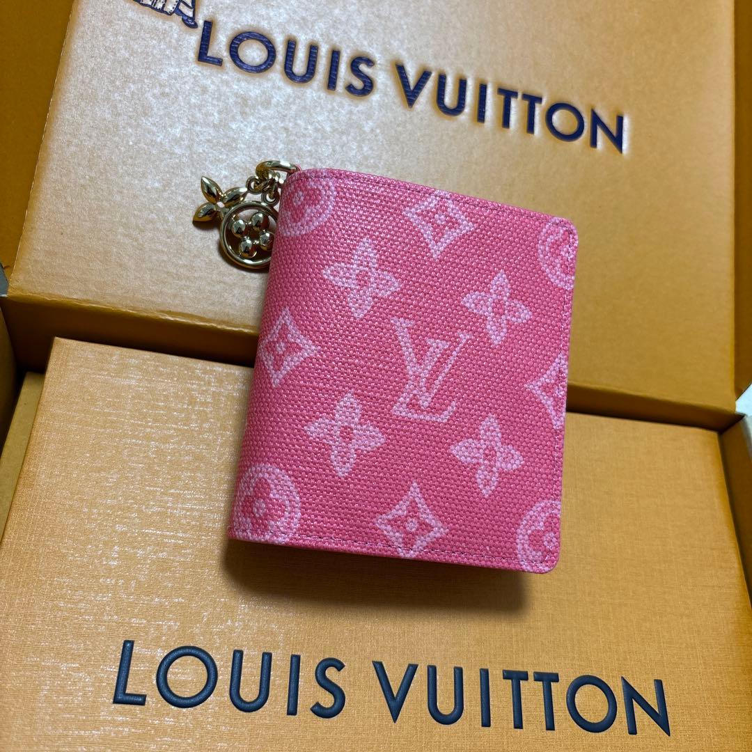 LOUIS VUITTON ポケットウォレット・LV チャーム
