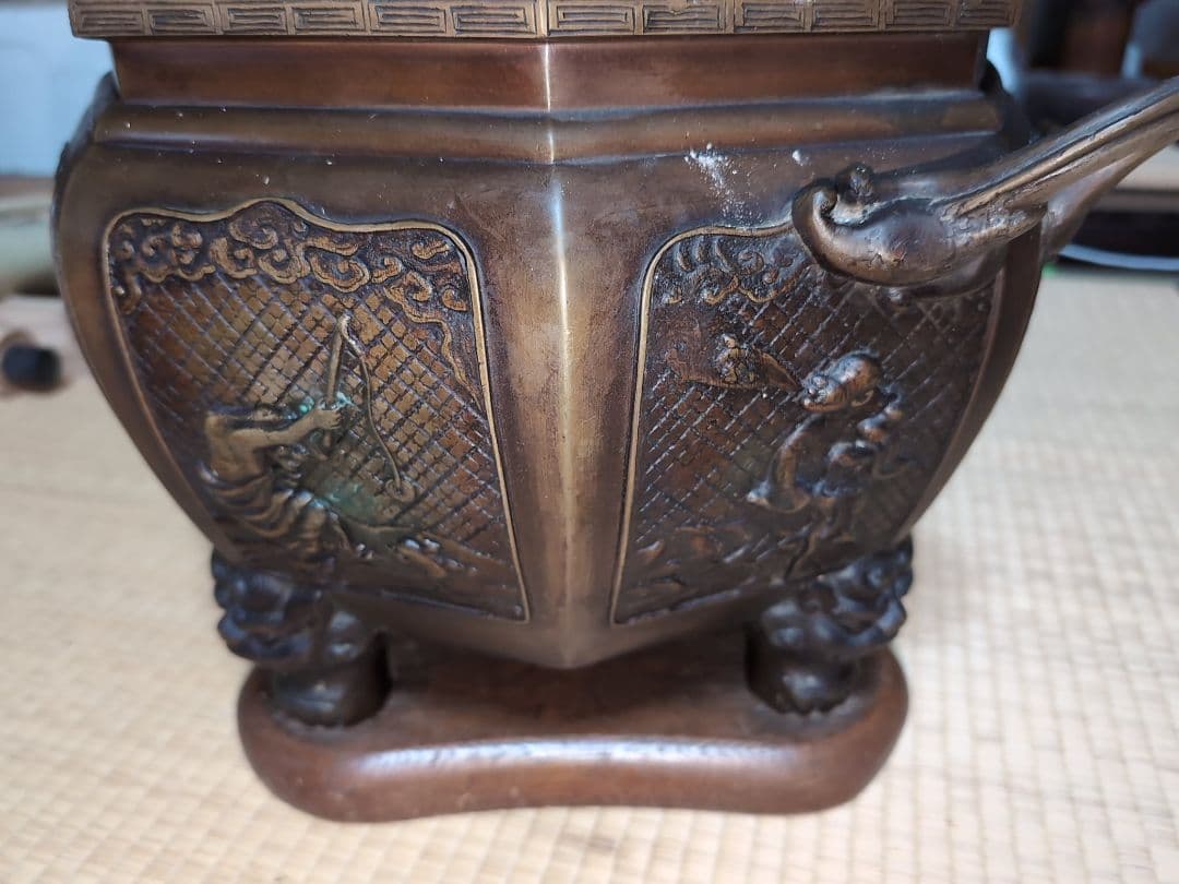 ・八角火鉢 ・四本足　台座付き