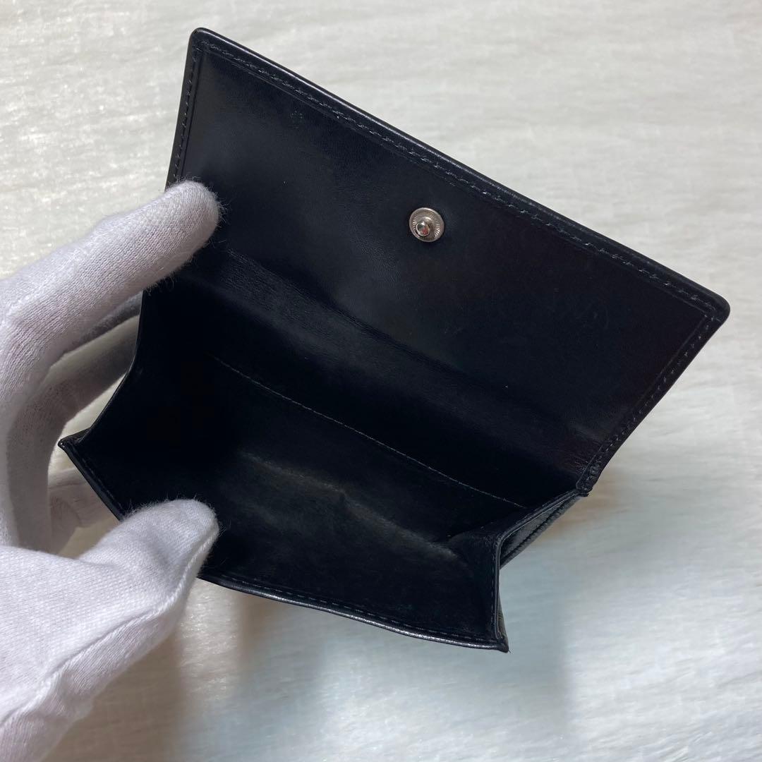 早い者勝ち　美品　GUCCI グッチ　二つ折り　財布　留め具　レザー　ホック　黒