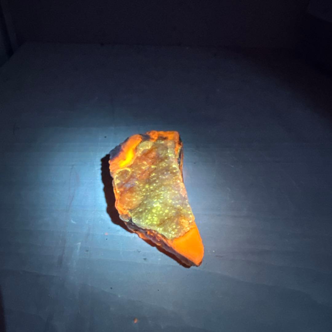 北海道石　然別オパール　蛍光オパール133g