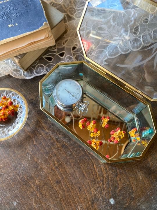 ビンテージ  ガラスのジュエリーケース  大
