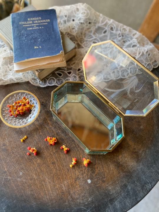 ビンテージ  ガラスのジュエリーケース  大