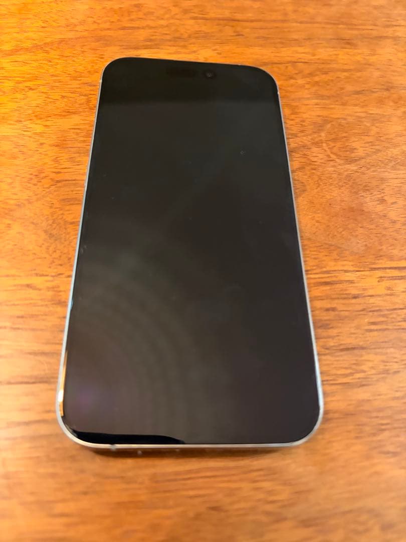 Apple iPhone 15 Pro 本体　画面割れ有