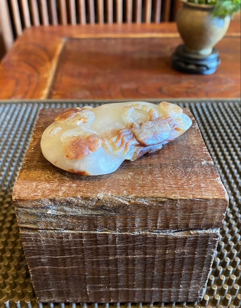 古和田玉　蟹と子孫・銭　吉祥彫刻　細密細工 天然素材　ヴィンテージレア 台湾茶器