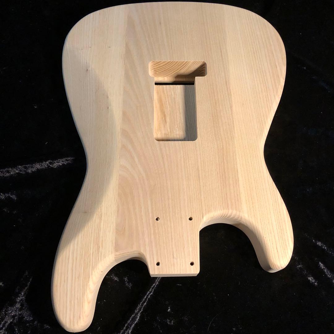 カナダ産アッシュ材　エレキギター　ストラトキャスター　ボディ　アッシュ