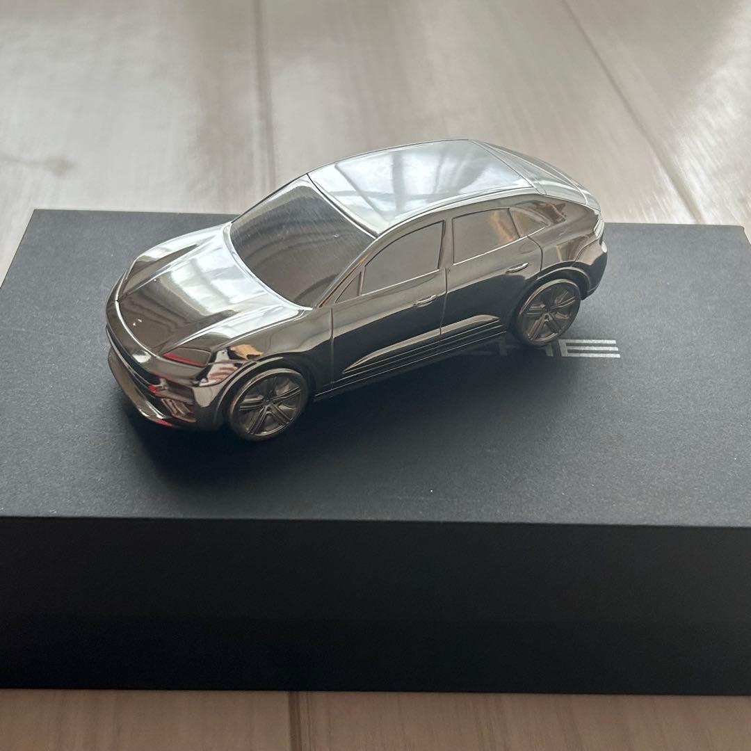 【非売品】ポルシェ マカン　ペーパーウェイト ミニカー　メタル製