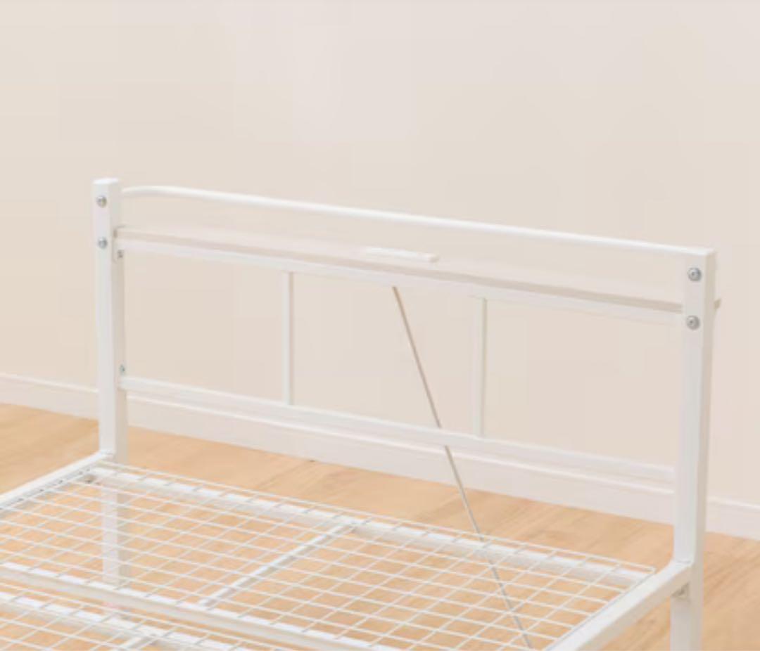 ニトリシングルベッドフレーム（ホワイト）ヘッドボードコンセント付き