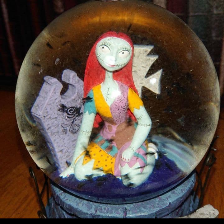 ディズニー ナイトメアービフォアクリスマス スノードーム サリー