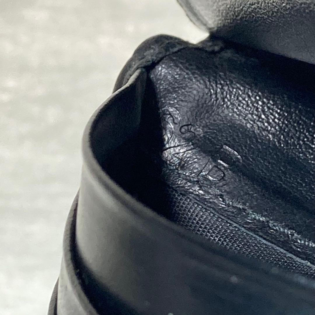 希少 お買い得　PRADA プラダ　二つ折り　シルバー金具　三角ロゴ　黒　レザー