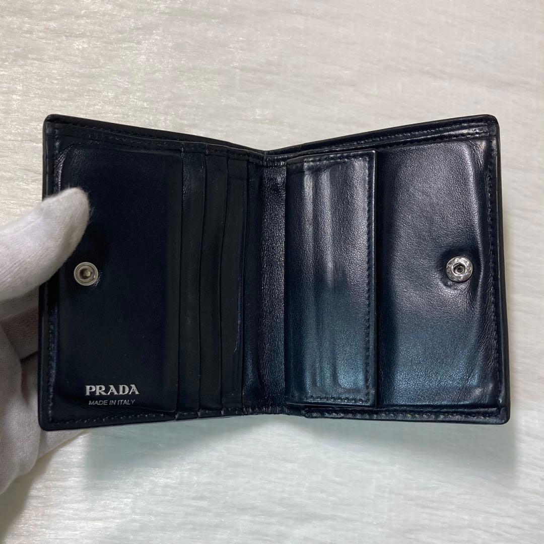 希少 お買い得　PRADA プラダ　二つ折り　シルバー金具　三角ロゴ　黒　レザー