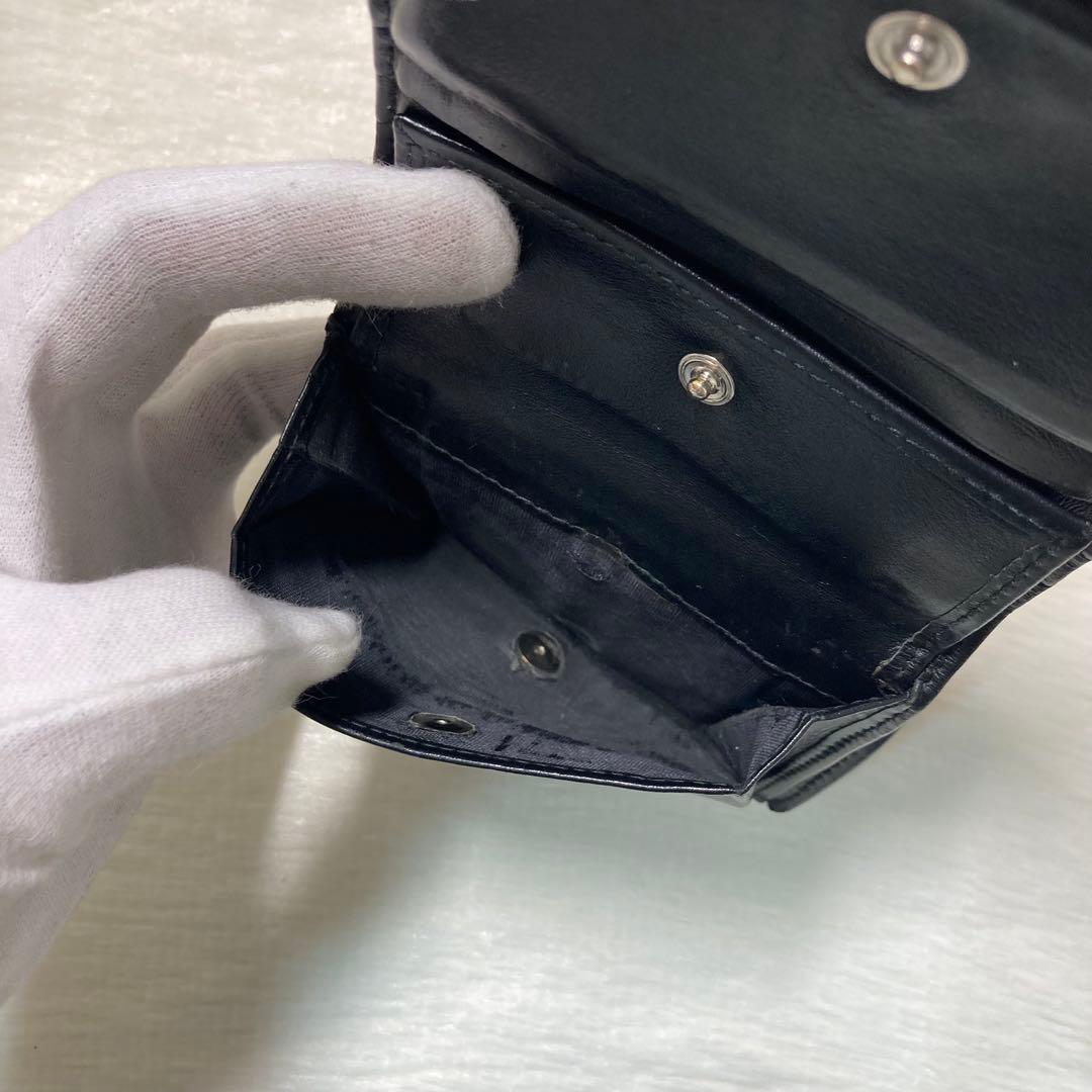 希少 お買い得　PRADA プラダ　二つ折り　シルバー金具　三角ロゴ　黒　レザー