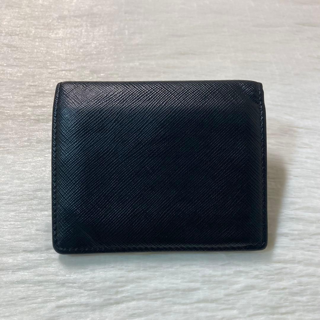 希少 お買い得　PRADA プラダ　二つ折り　シルバー金具　三角ロゴ　黒　レザー