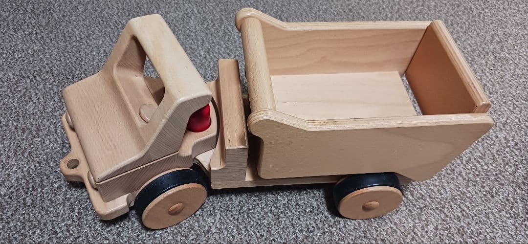 ニック はたらくくるま ダンプカー 木製 ドイツ