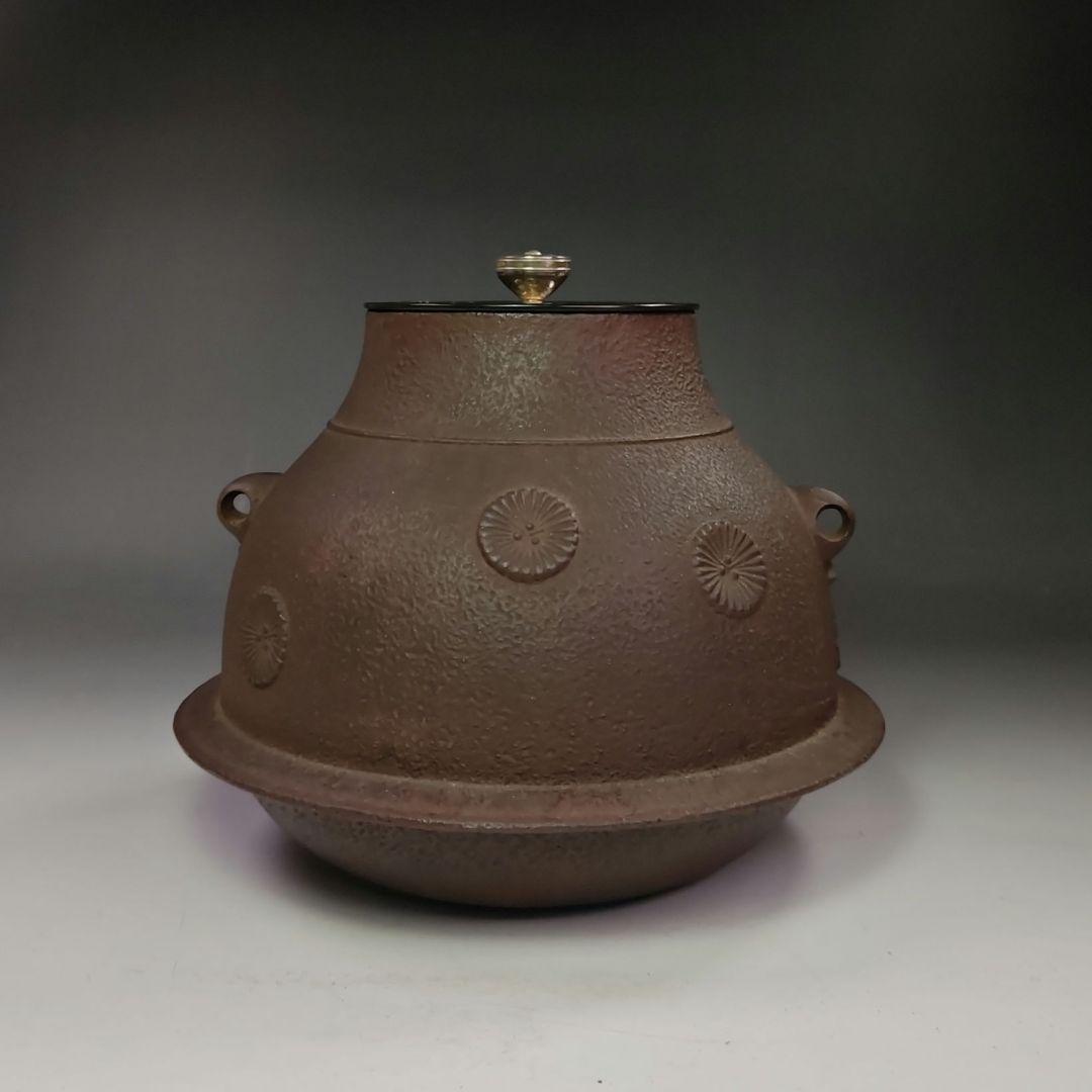 イ623 茶釜『釜師　菊地正直』『淡々斎好　唐松地紋　鶴首釜　銀独楽摘み　共箱』