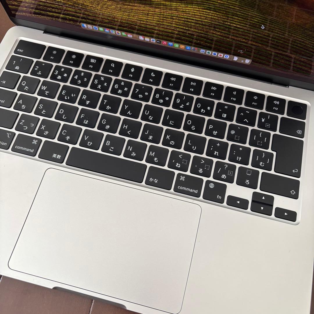 MacBook Air 13.6インチ M2チップ搭載モデル バッテリー100%