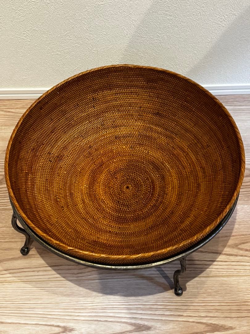 アタ素材を使った　猫脚バスケット　kanademono