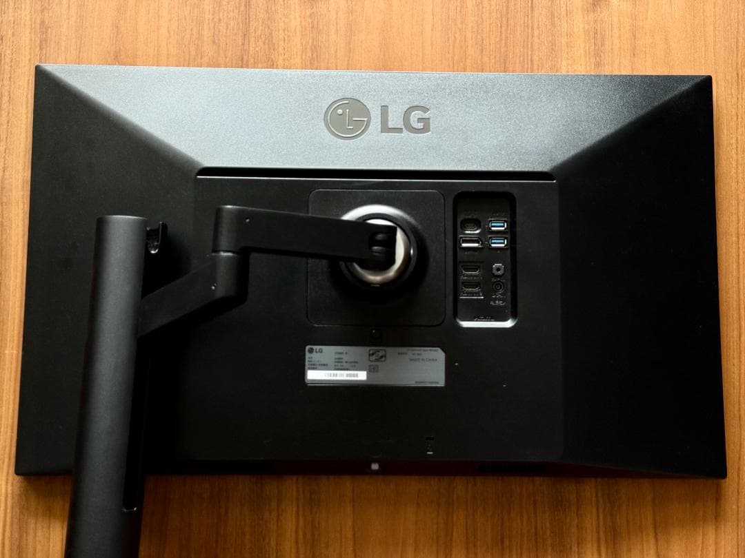 LG アームスタンド採用 IPS 4Kモニター 27UN880-B