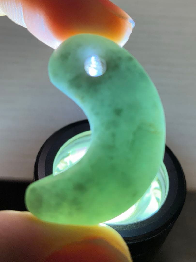 勾玉　翡翠　縄文弥生期　出土品　ヒスイ　宝石質