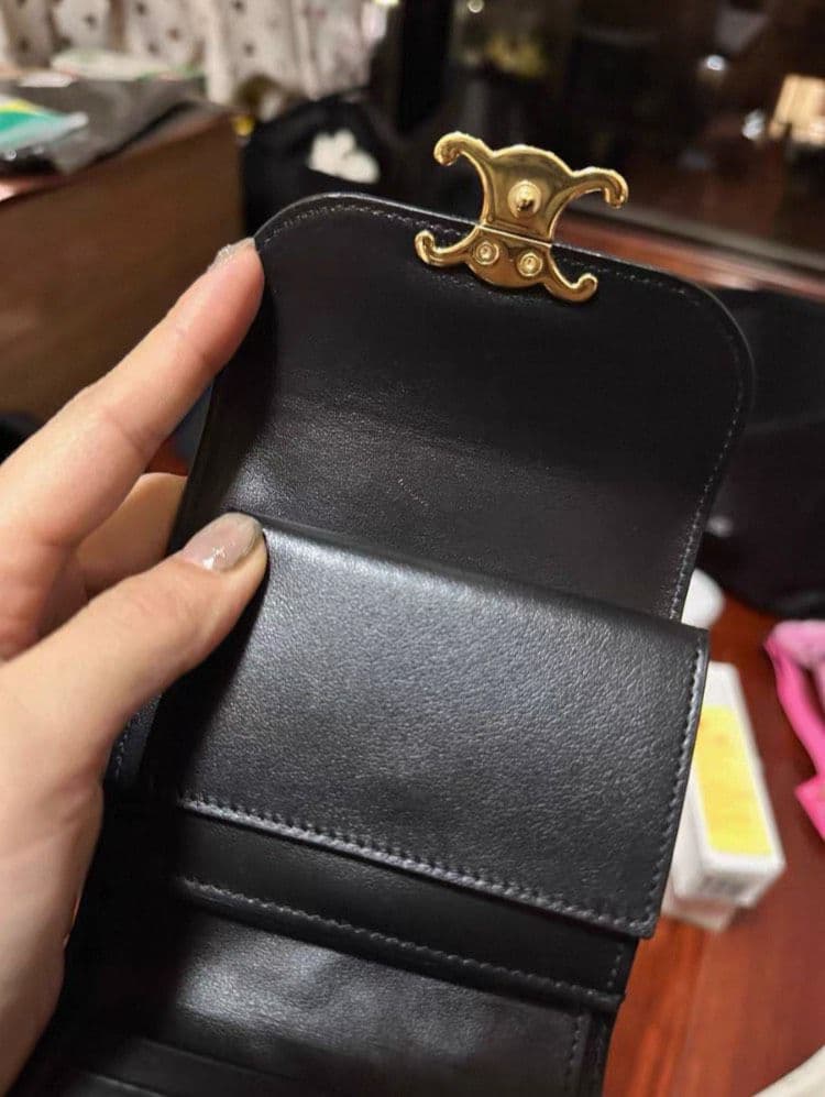 CELINE セリーヌトリオンフ レザー 三つ折り 財布 ブラック ゴールド金具