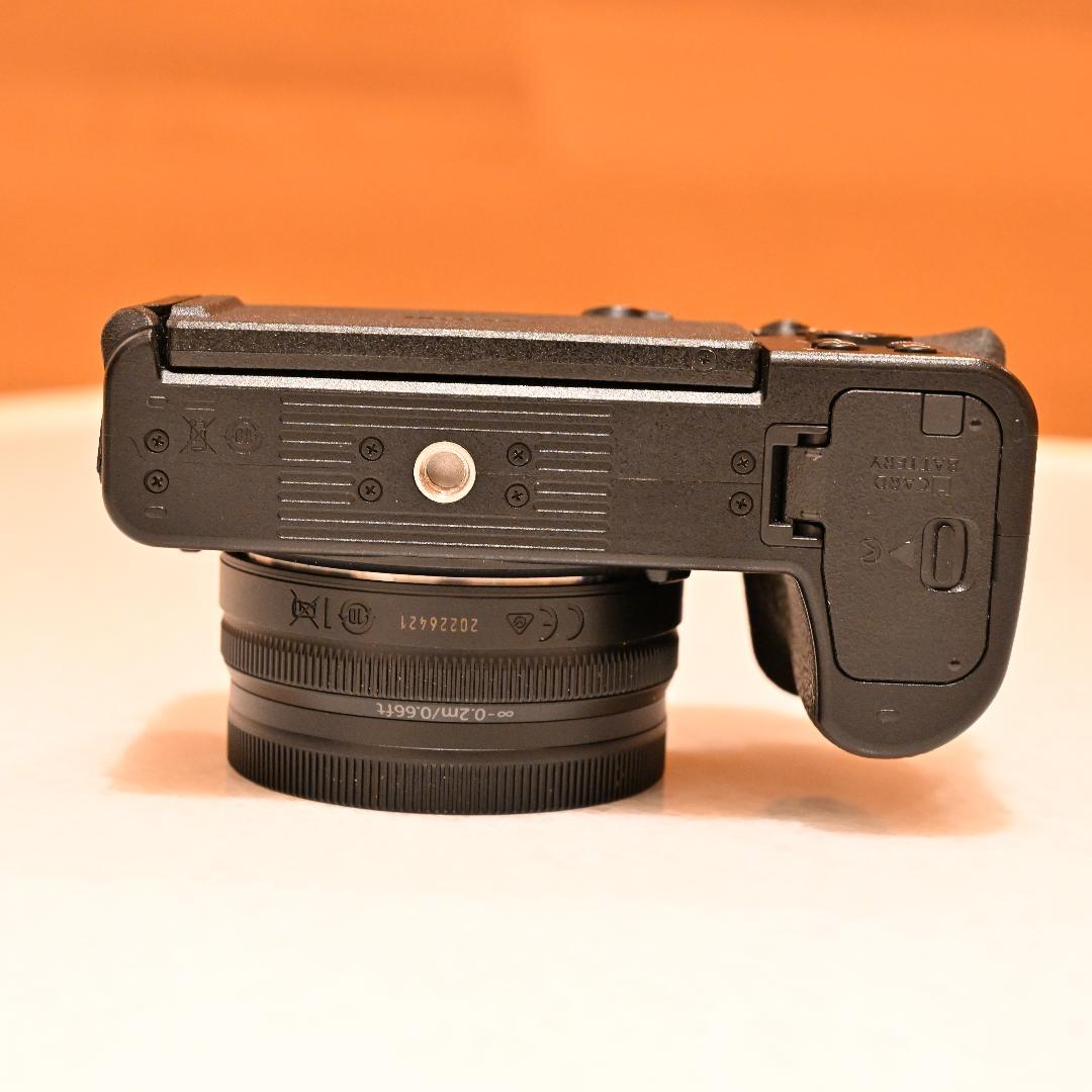 【中古美品】Nikon Z30本体＋DX16-50Kit 純正予備バッテリー付