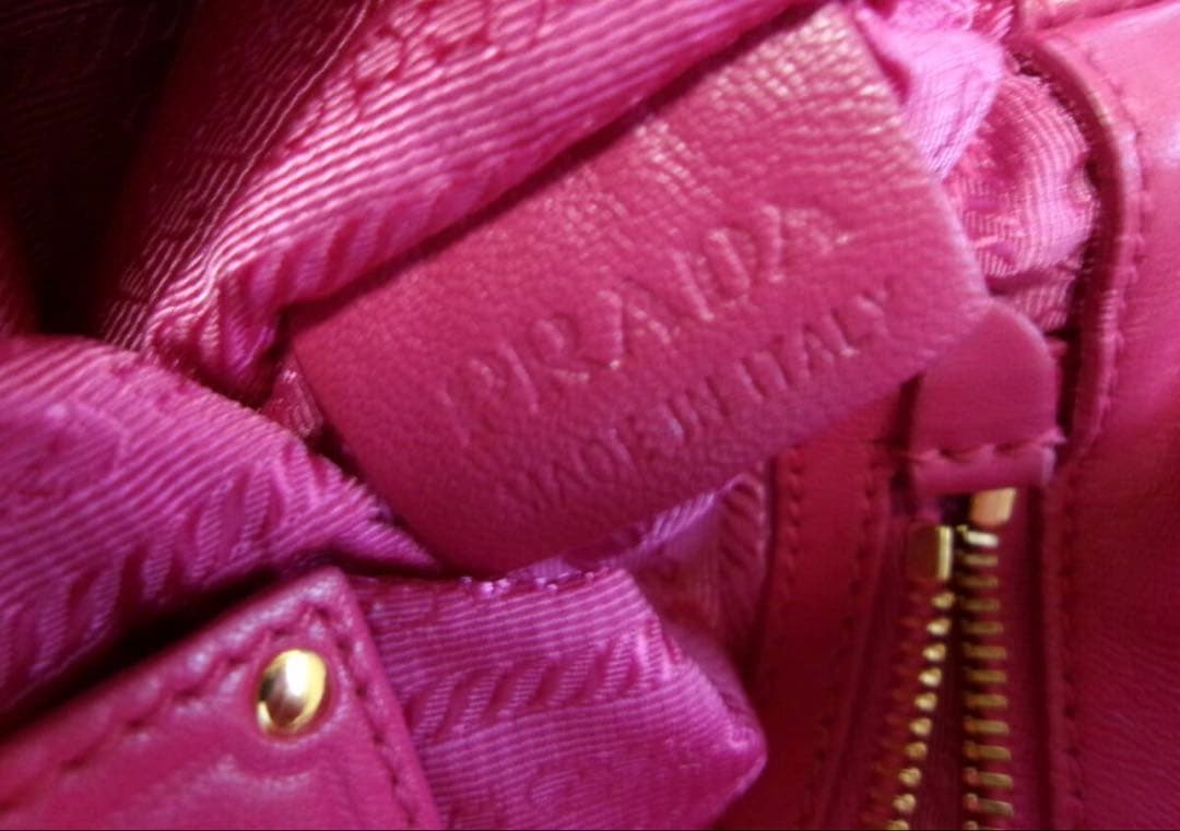 美品 プラPRADA パテントレザー プラスチックチェーン ショルダーバッグ