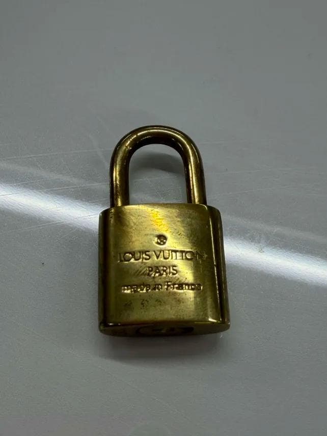 LOUIS VUITTON（ルイ・ヴィトン）の バッグ付属用パドロック（南京錠）