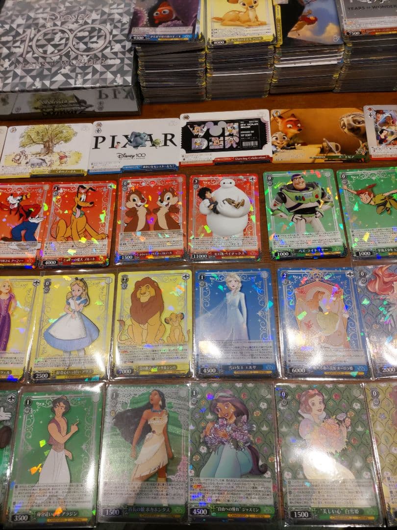 ディズニー100、カード・ヴァイスシュヴァルツ、約８００枚まとめ売り　美品