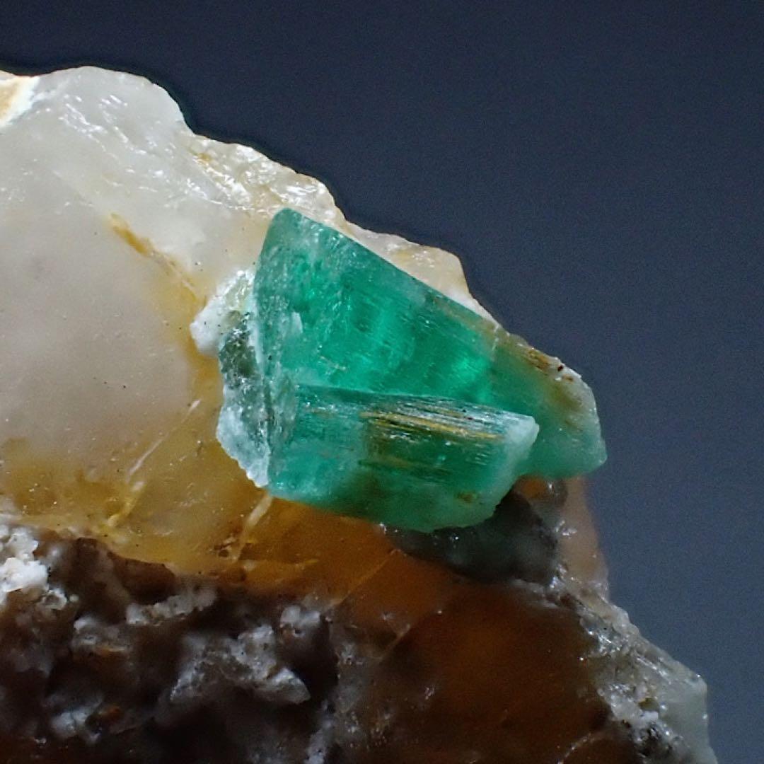 【アフガニスタン/パンジシール産】エメラルド原石