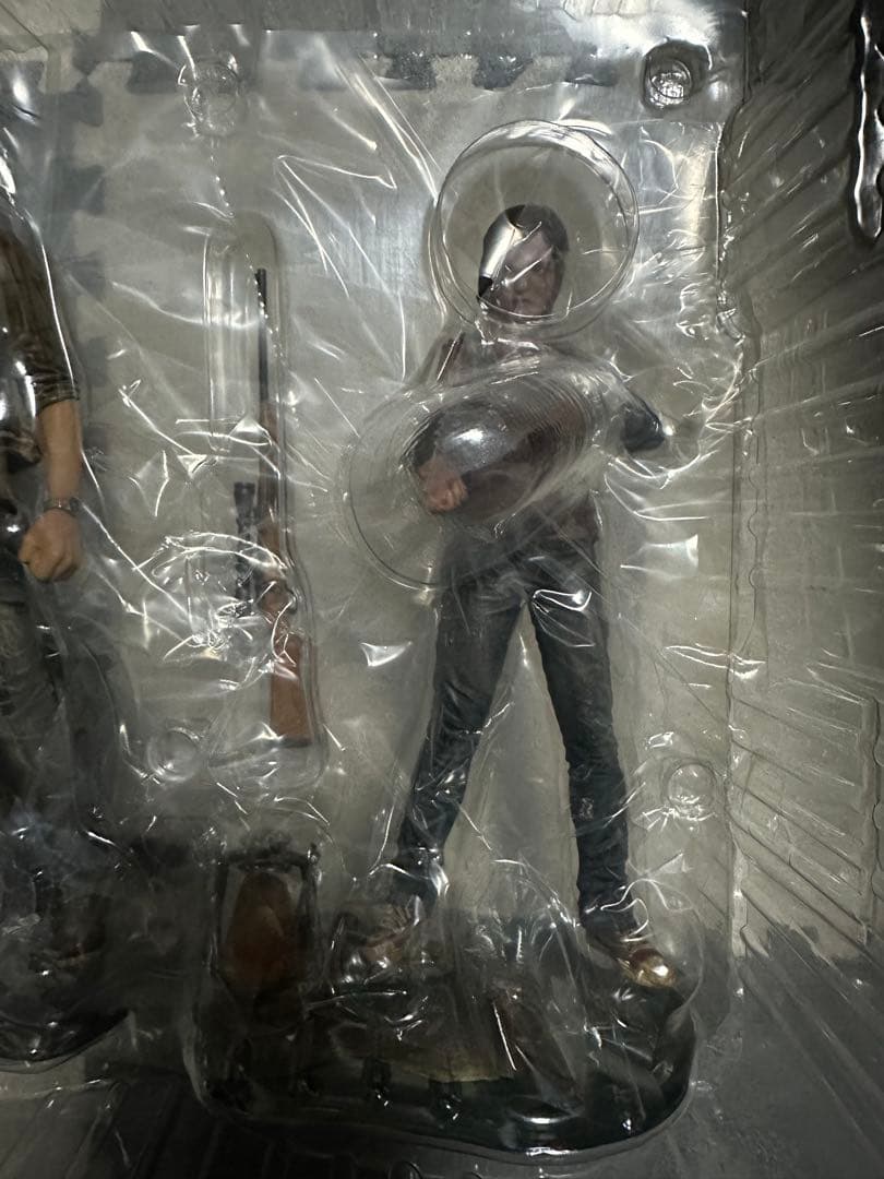 The last of us フィギュア　ジョエル&エリー