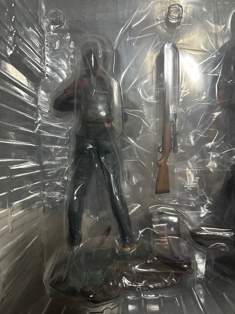 The last of us フィギュア　ジョエル&エリー