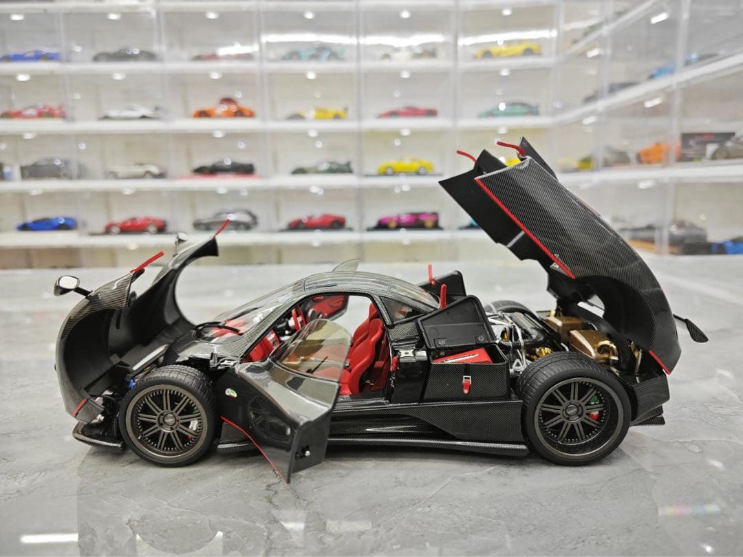 Almost Real 1/18 パガーニ ゾンダ ブラックカーボン 当日発送