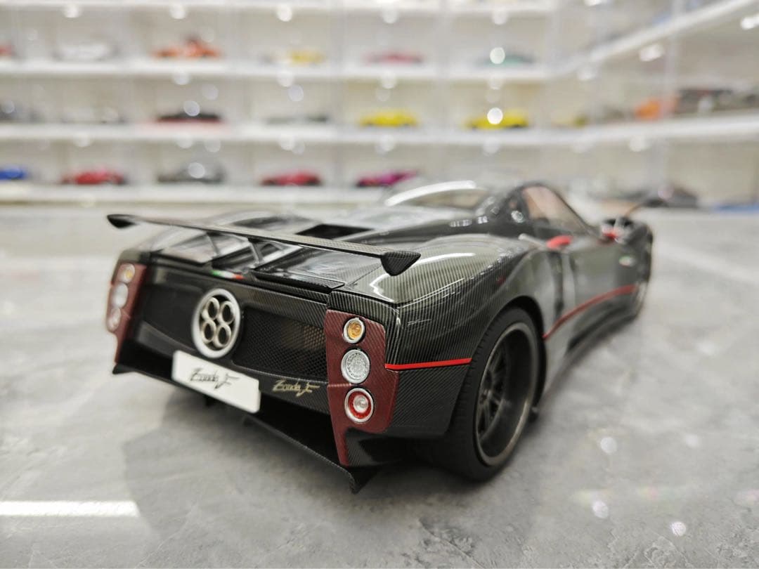 Almost Real 1/18 パガーニ ゾンダ ブラックカーボン 当日発送