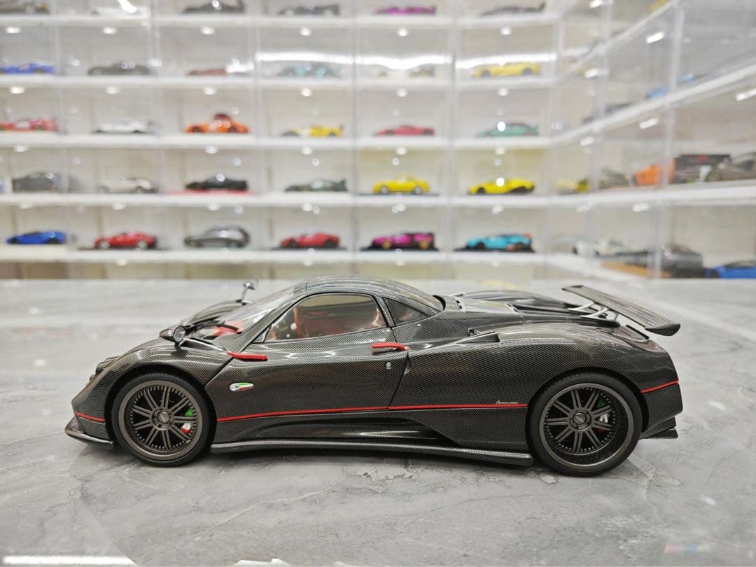 Almost Real 1/18 パガーニ ゾンダ ブラックカーボン 当日発送