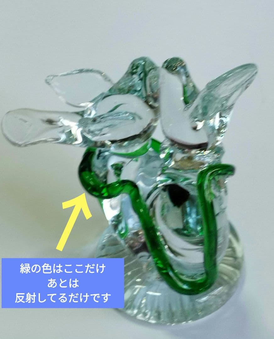 クリスタルガラスの鳥の置物 ２羽の鳥がさえずってます。角度を変えて写真撮ってます