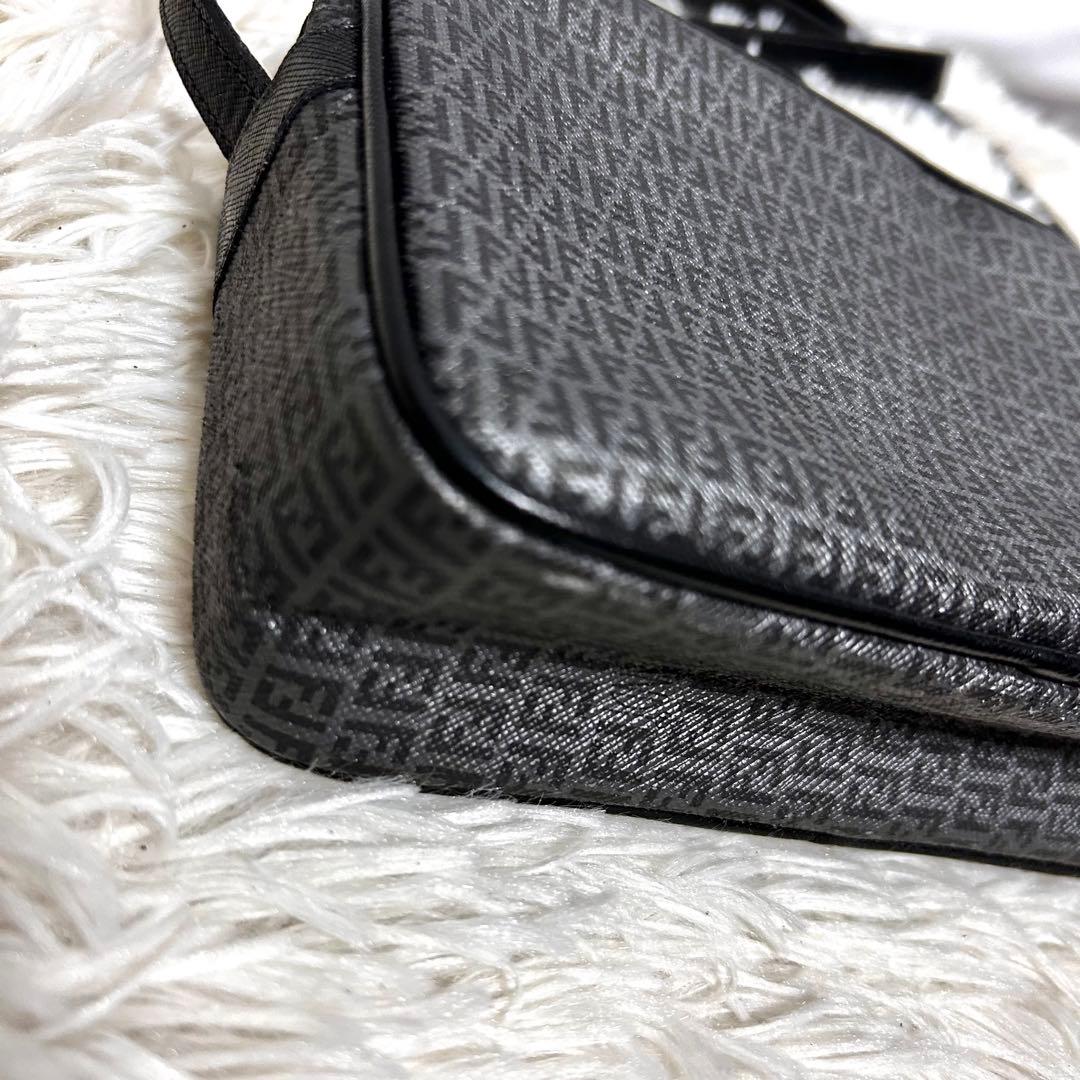 美品　FENDI ズッキーノ　FF柄　カメラバッグ　ショルダーバッグ　グレー