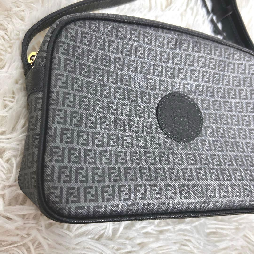 美品　FENDI ズッキーノ　FF柄　カメラバッグ　ショルダーバッグ　グレー