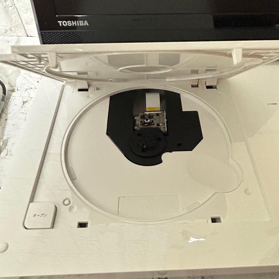 【美品】TOSHIBA ポータブルDVDプレーヤー SD-P1010S レグザ