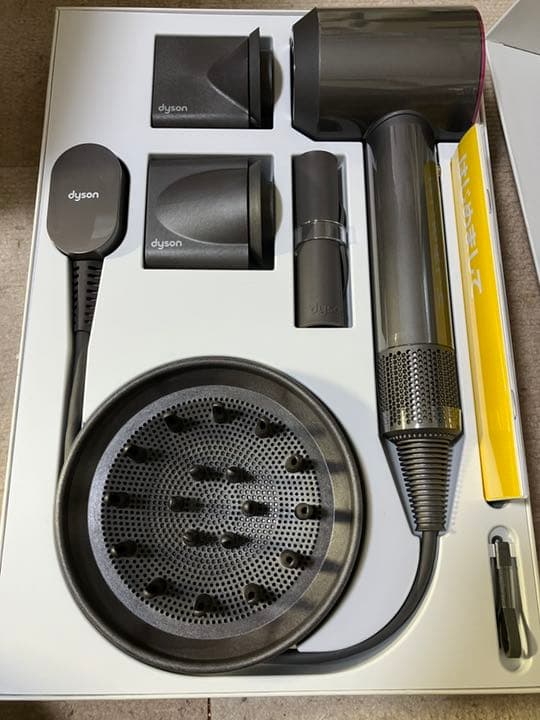 ヘアドライヤー dyson HD01 IIF ULF